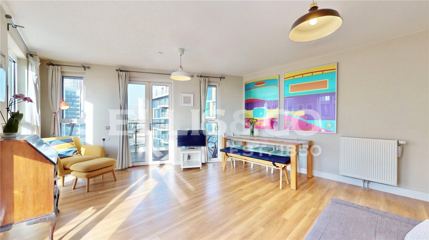 Flat Hatton Road in Greater London