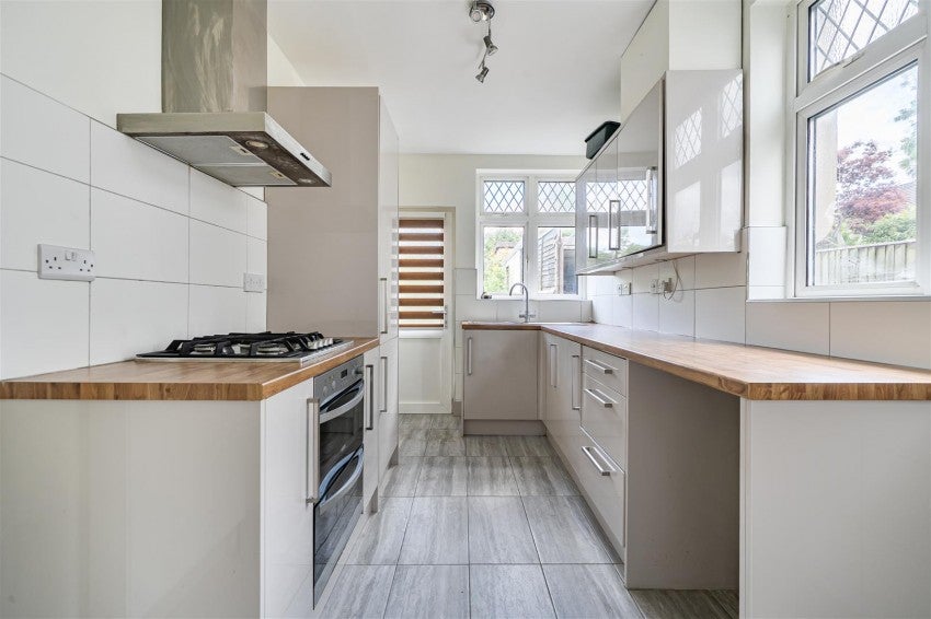 Flat Kendon Drive in Bristol