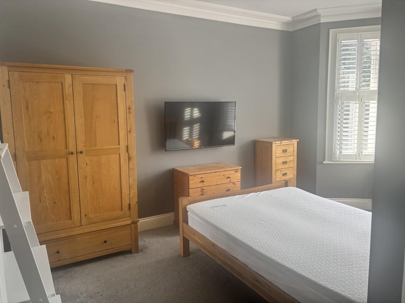 Room Overdale Road in Greater London