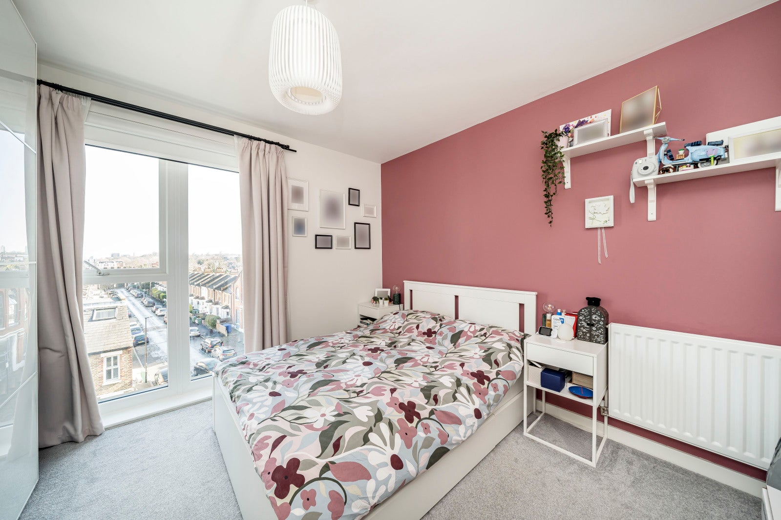 Flat Bowen Drive in Greater London