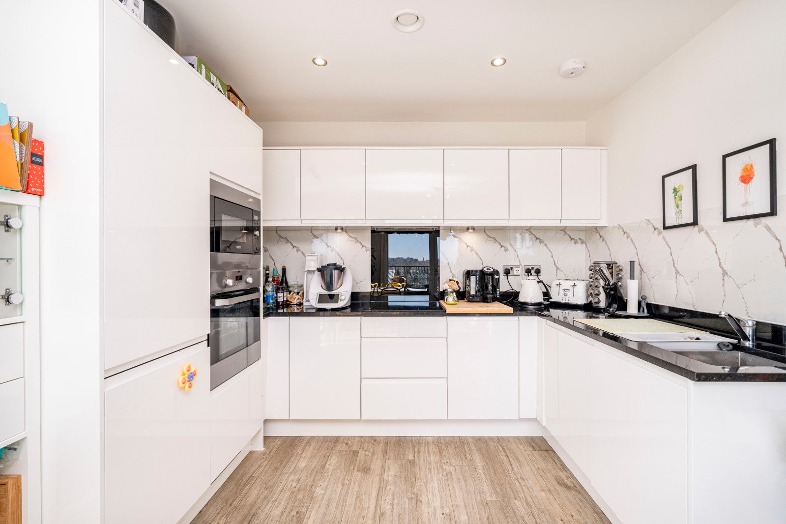 Flat Bowen Drive in Greater London