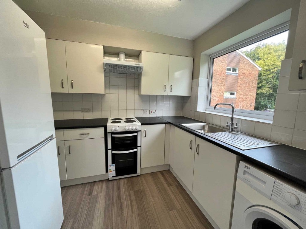 Flat Elstree Road in Dacorum