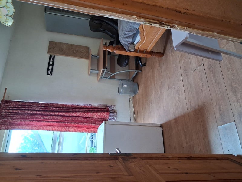 Room Garfield Road in Greater London