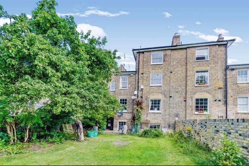Room Groveway in Greater London