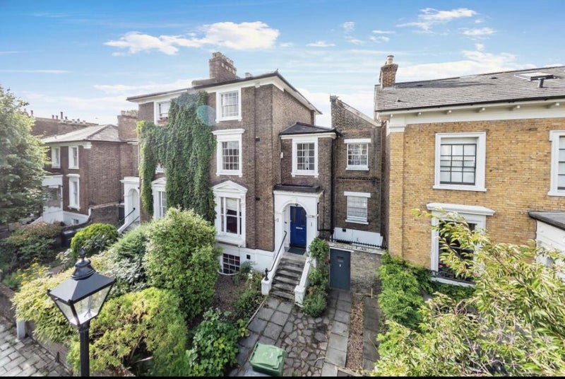Room Groveway in Greater London