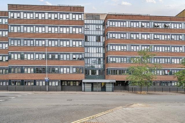 Flat Farnsby Street in Swindon