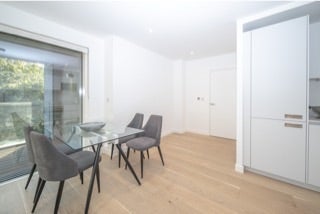Flat Pentonville Road in Greater London