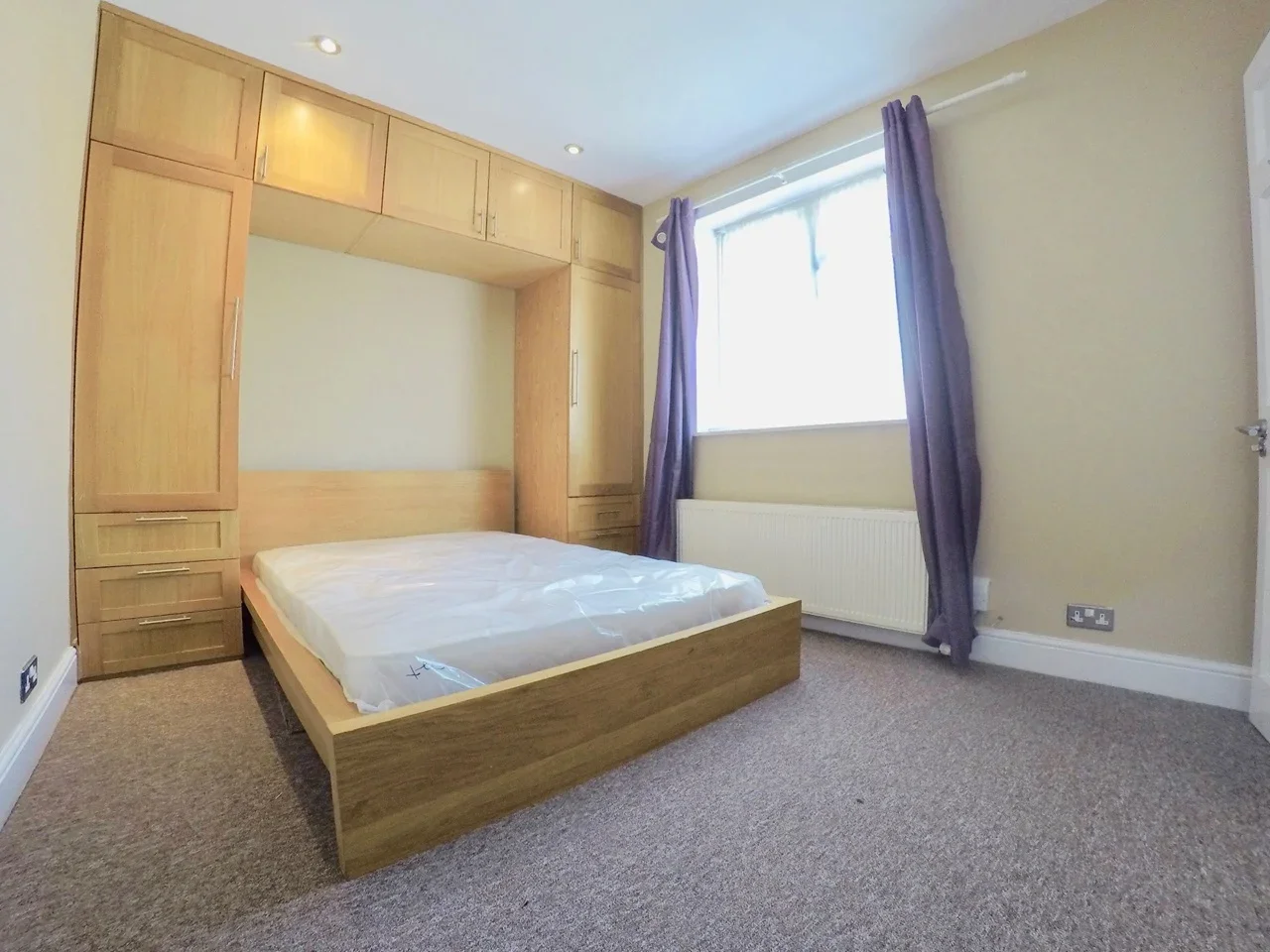 House Homefarm Road in Greater London
