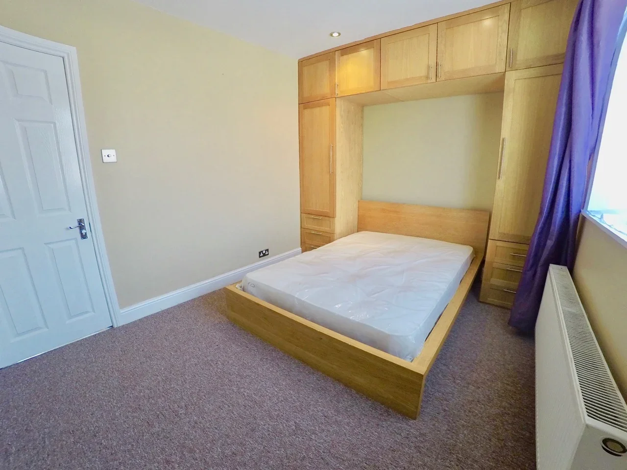 House Homefarm Road in Greater London