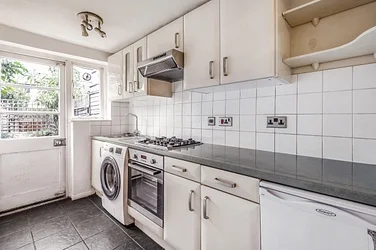 Flat Laurel Close in Greater London