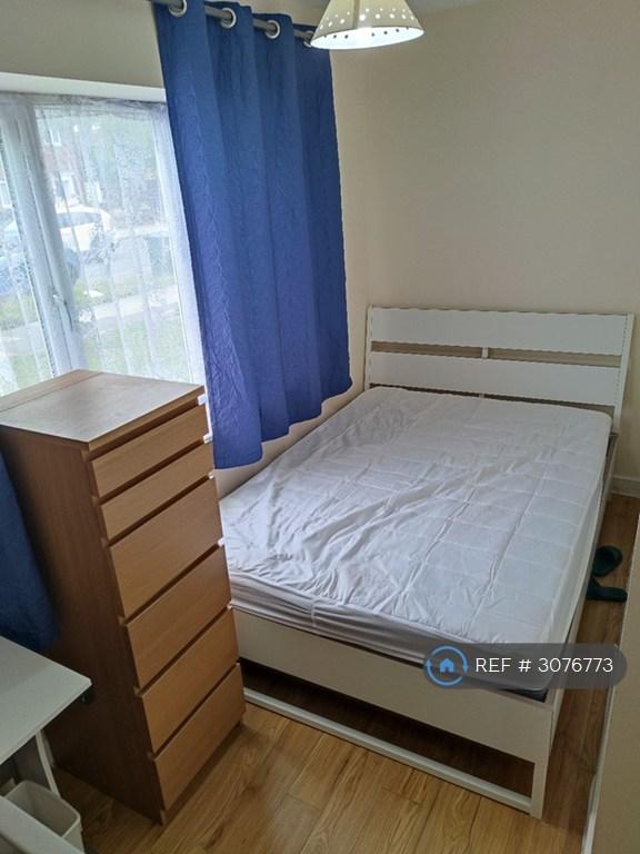 Room Sir Henry Parkes Road in Coventry