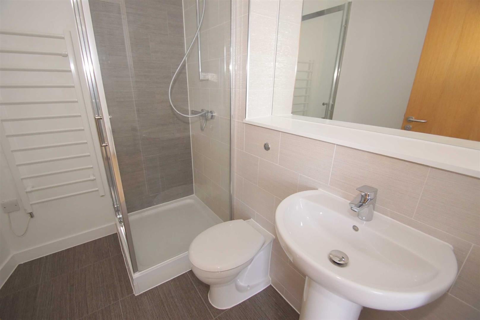 Flat Bouverie Court in Leeds
