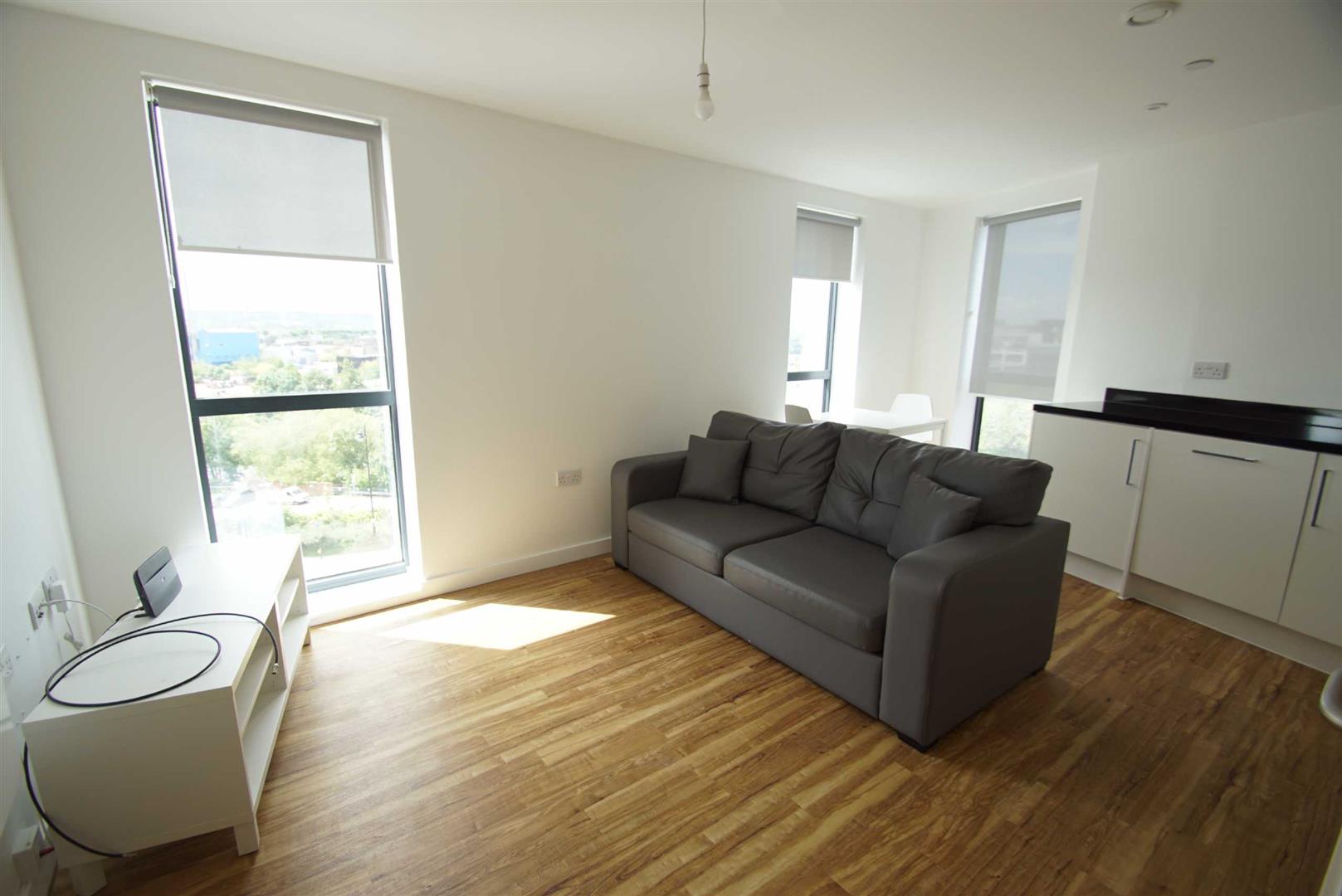 Flat Bouverie Court in Leeds