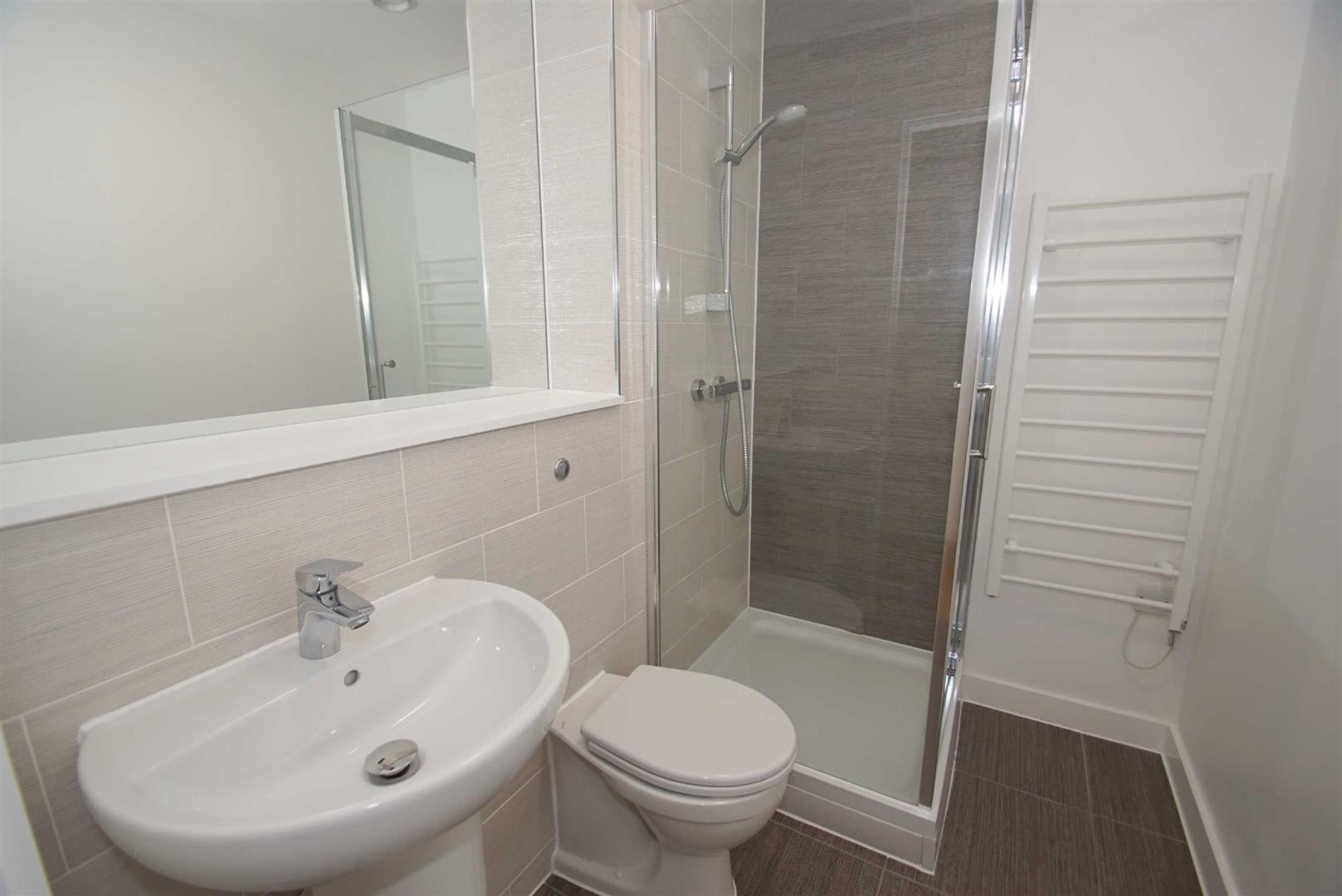 Flat Bouverie Court in Leeds