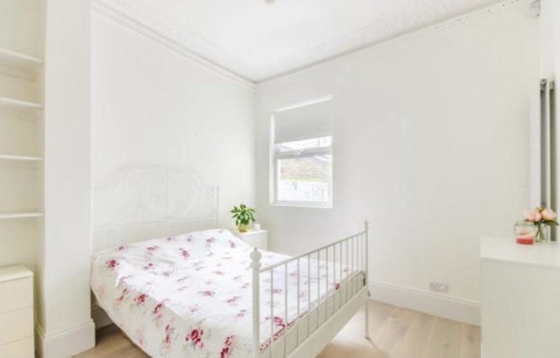 Room Aliwal Road in Greater London