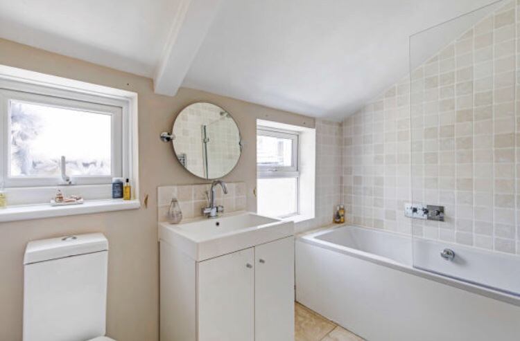 Room Aliwal Road in Greater London