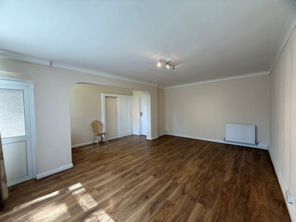 Flat Claire Gardens in Greater London