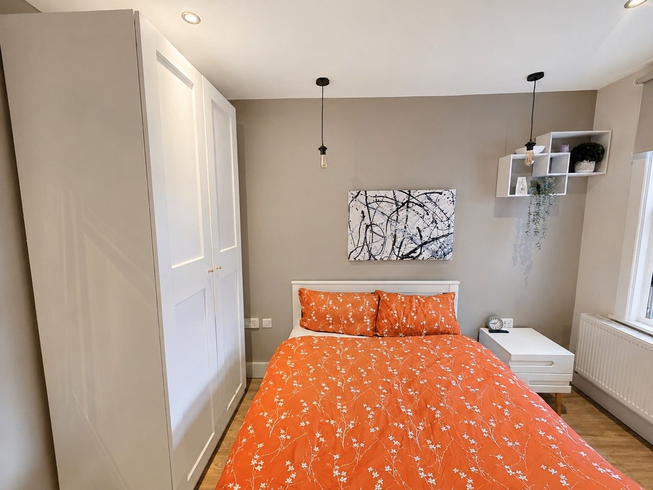 Room Bloomfield Road in Greater London