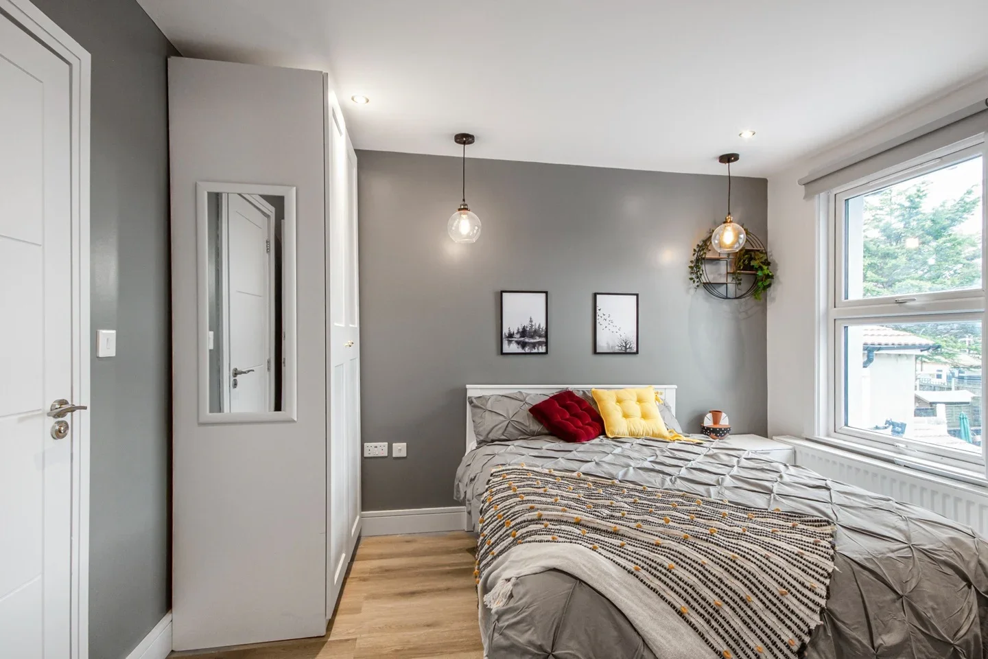 Room Bloomfield Road in Greater London