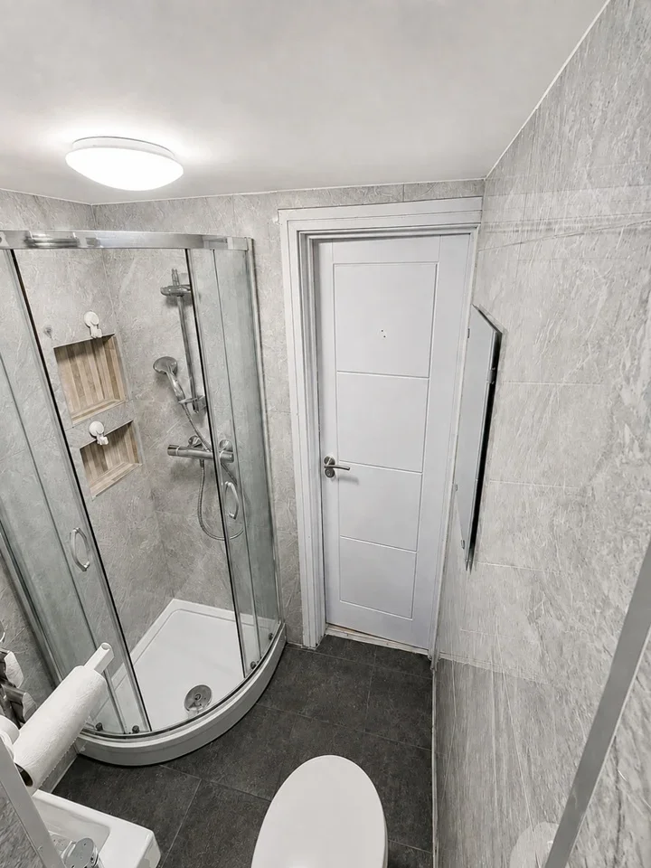 Room Bloomfield Road in Greater London