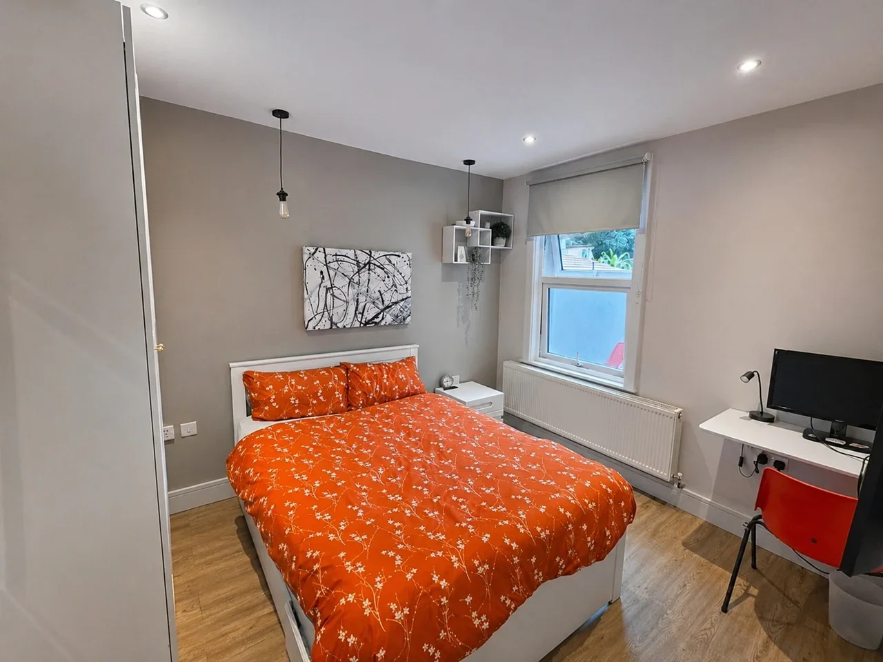 Room Bloomfield Road in Greater London