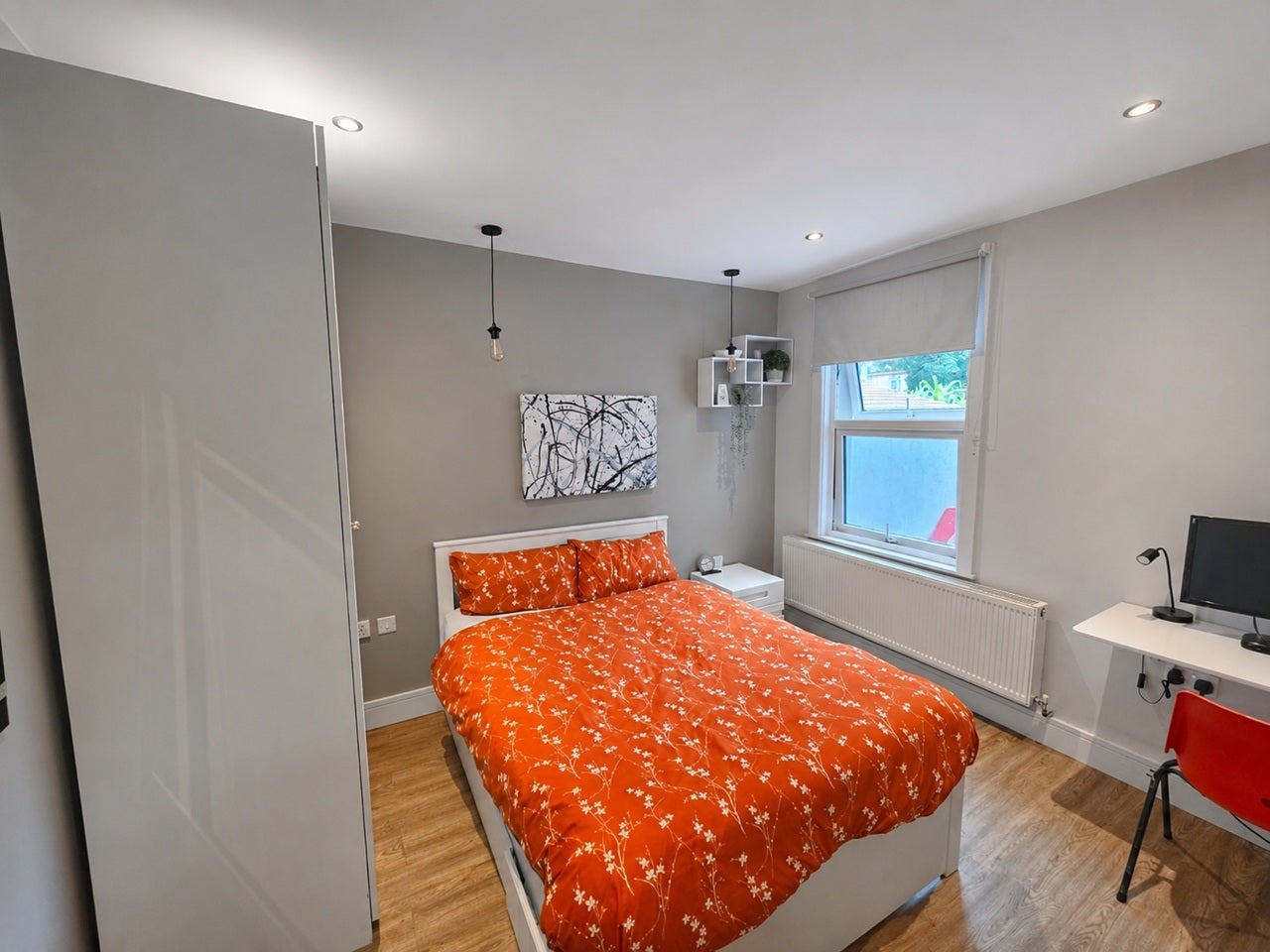 Room Bloomfield Road in Greater London