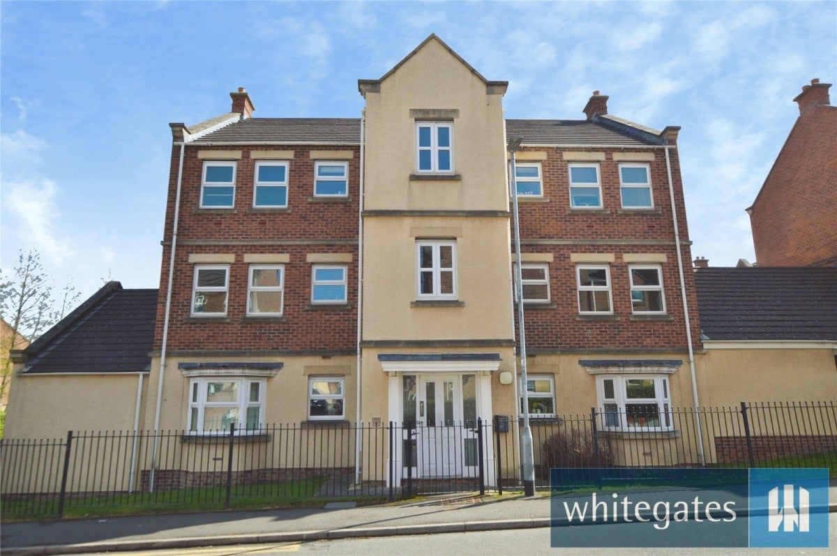 Flat Whitehall Drive in Leeds