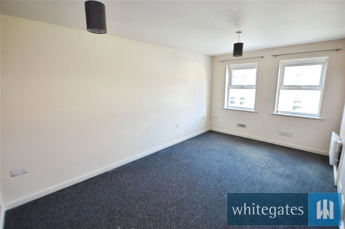Flat Whitehall Drive in Leeds