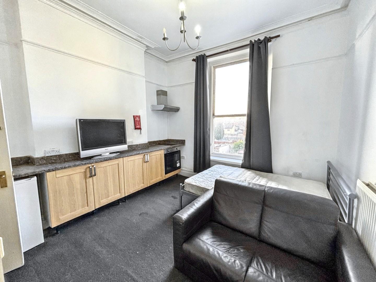 Flat Gloucester Road in Bristol