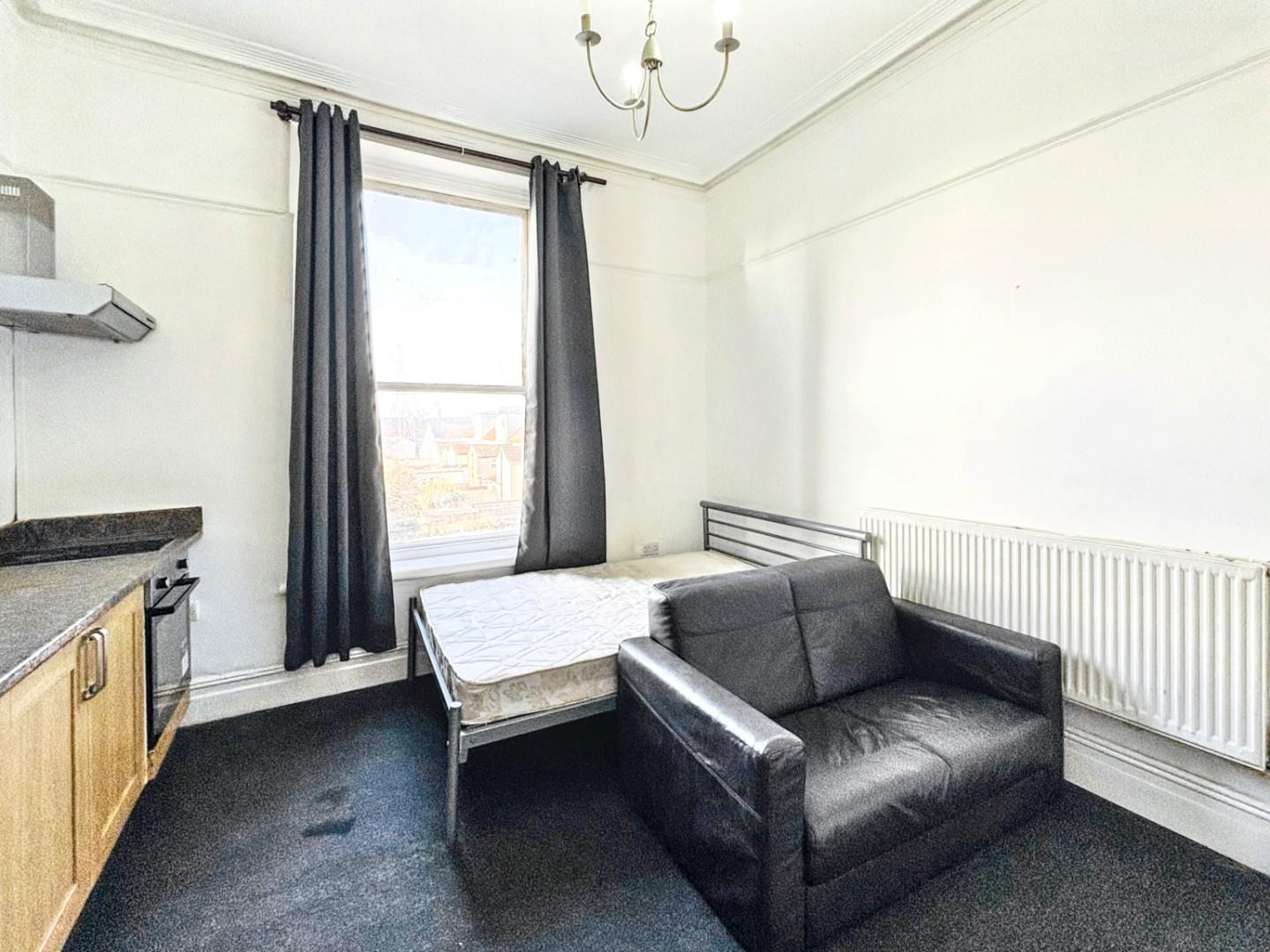 Flat Gloucester Road in Bristol
