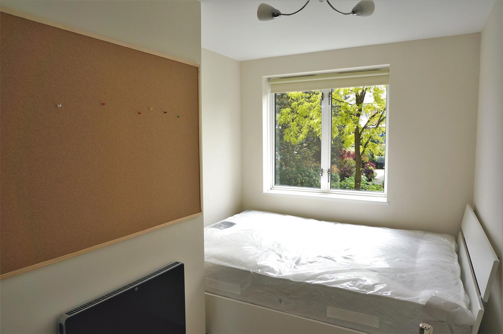 Flat Jubilee Street in Greater London