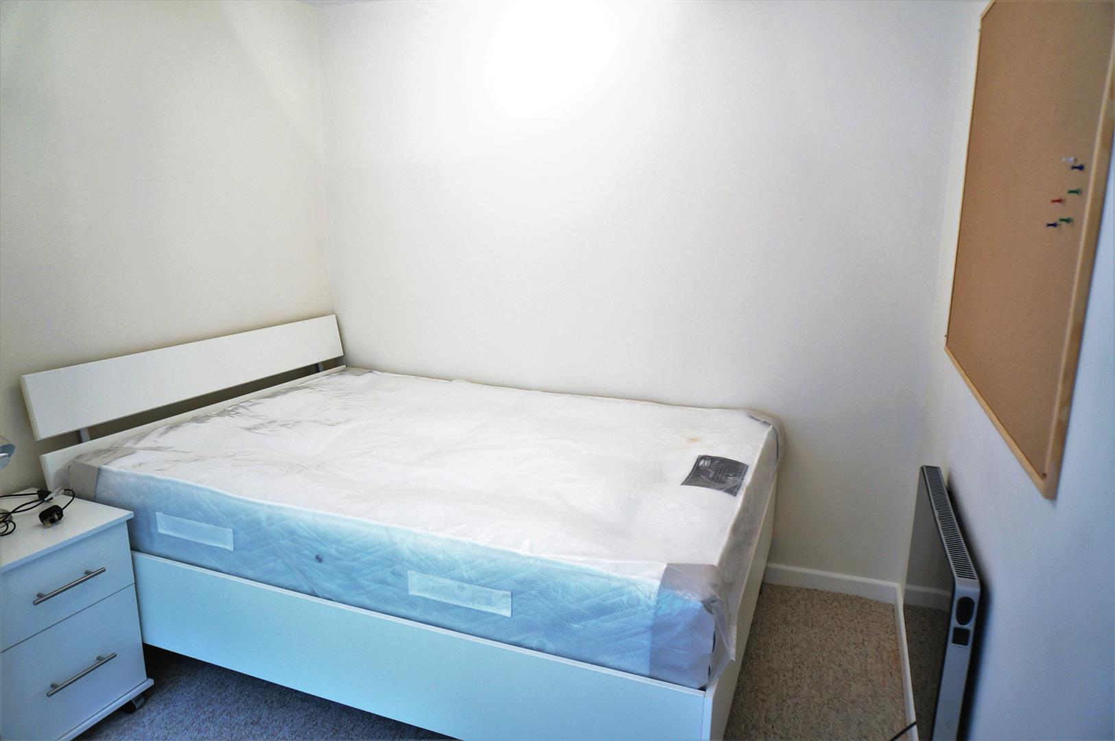 Flat Jubilee Street in Greater London