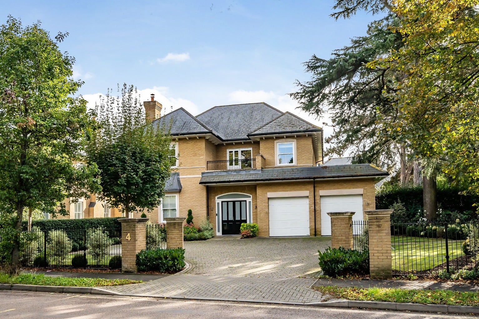 House Oldfield Road in Greater London