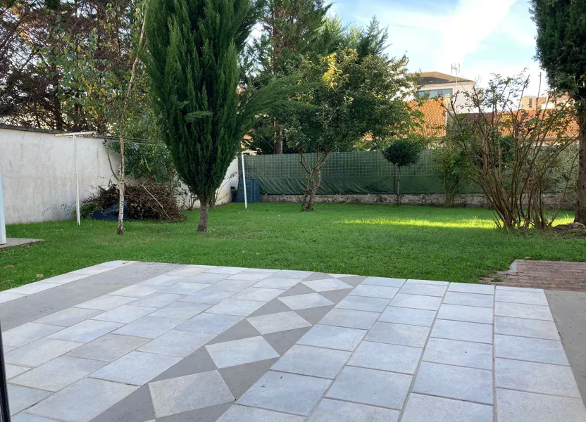 House Rue Pierre Curie in Périgueux