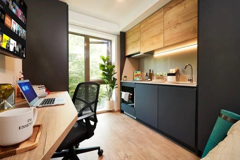 Room De Montfort Way in Coventry