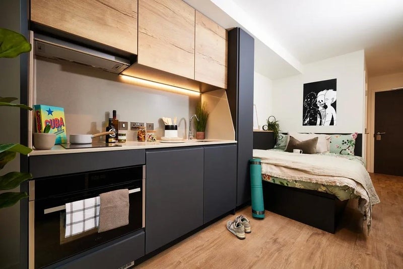 Room De Montfort Way in Coventry