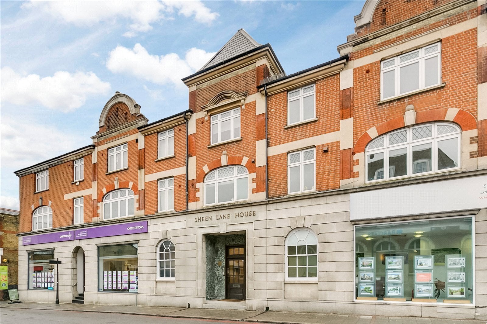 Flat Upper Richmond Road West in Greater London