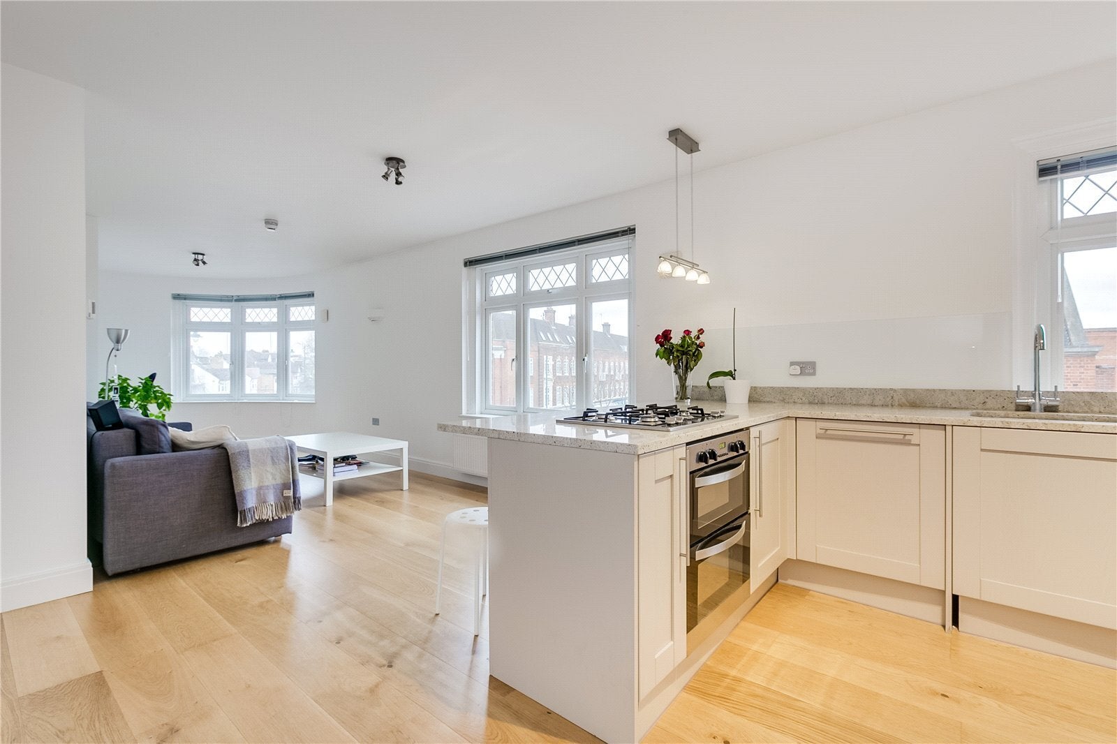 Flat Upper Richmond Road West in Greater London