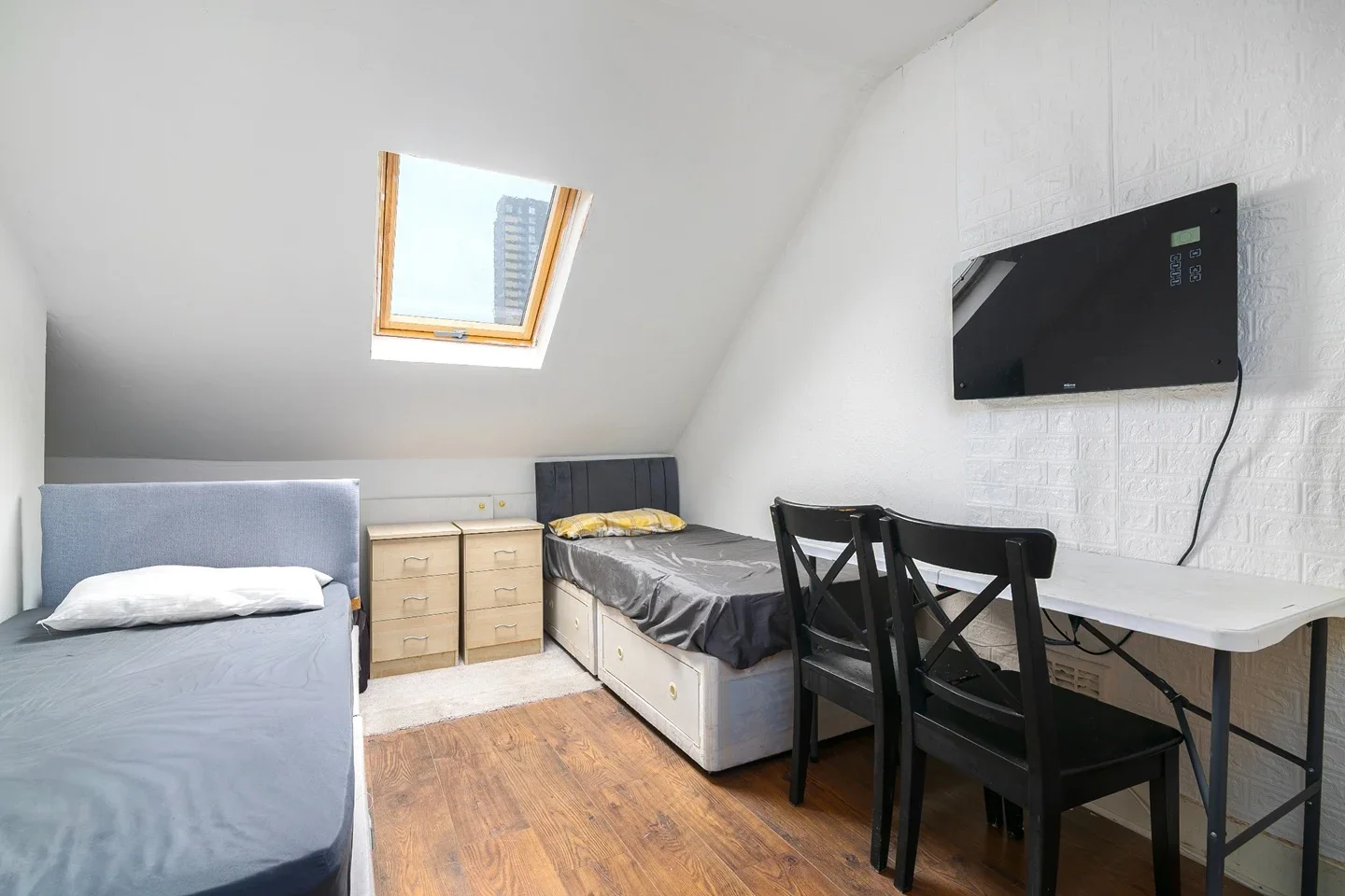 Room Montague Road in Greater London