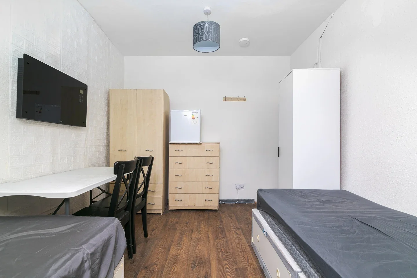 Room Montague Road in Greater London