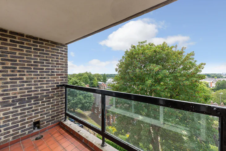 Flat Howson Terrace in Greater London