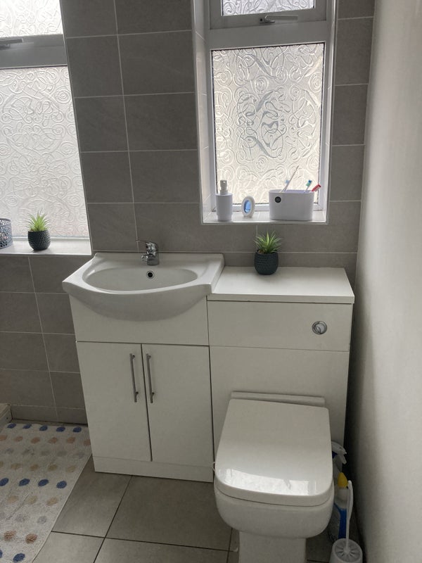 Room Hope Avenue in Farnworth