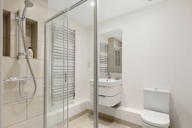 Room Courtfield Road in Greater London