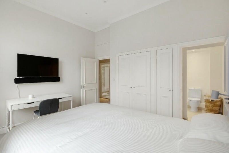 Room Courtfield Road in Greater London