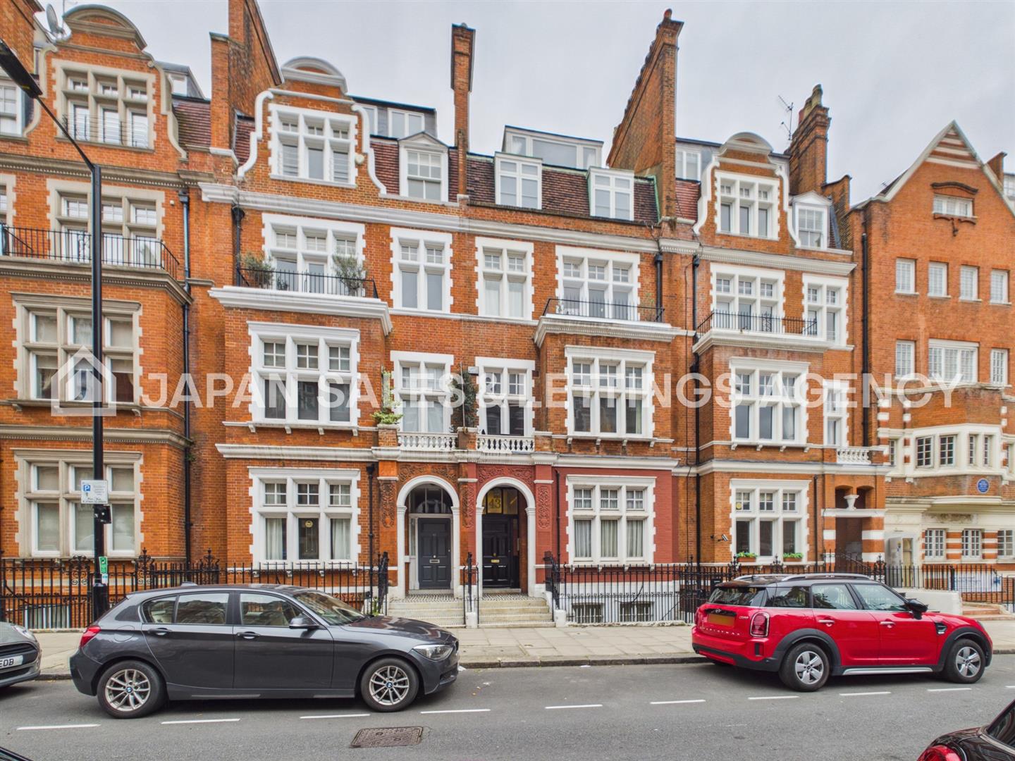 Flat Palace Court in City of Westminster