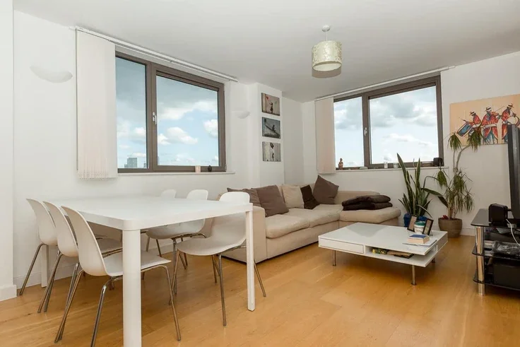 Flat Spencer Way in Greater London