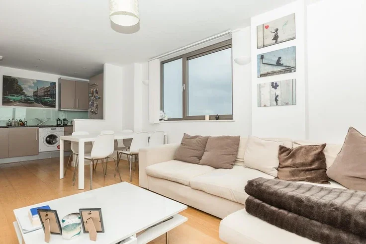 Flat Spencer Way in Greater London
