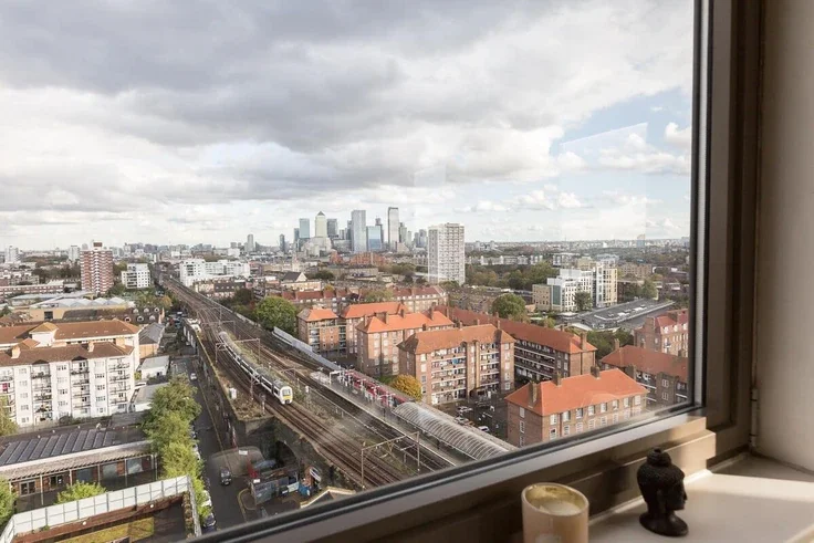 Flat Spencer Way in Greater London