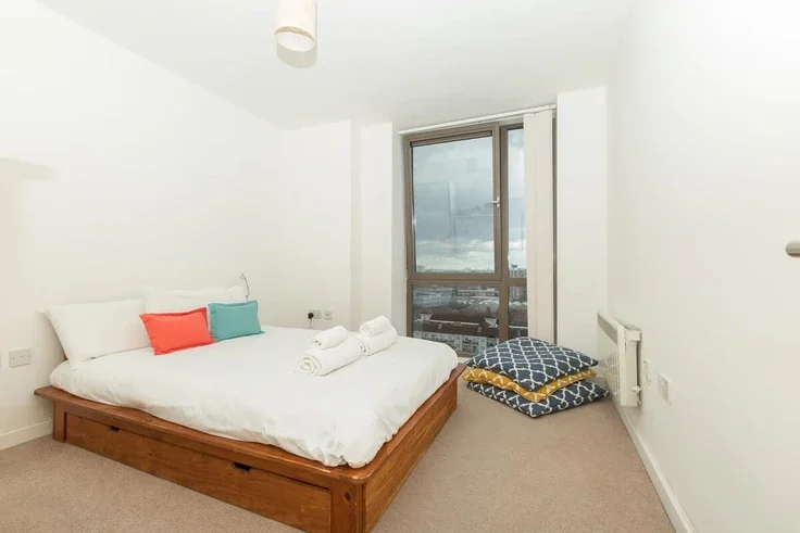 Flat Spencer Way in Greater London
