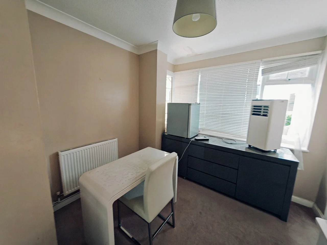 House Stirling Drive in Greater London